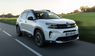 Citroen C5 Aircross Hybrid 136 - front tracking